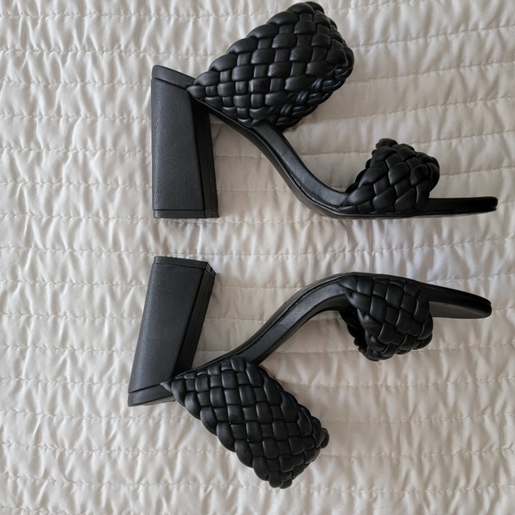 Steve Madden Black Woven Pumps - Picture 2 of 4